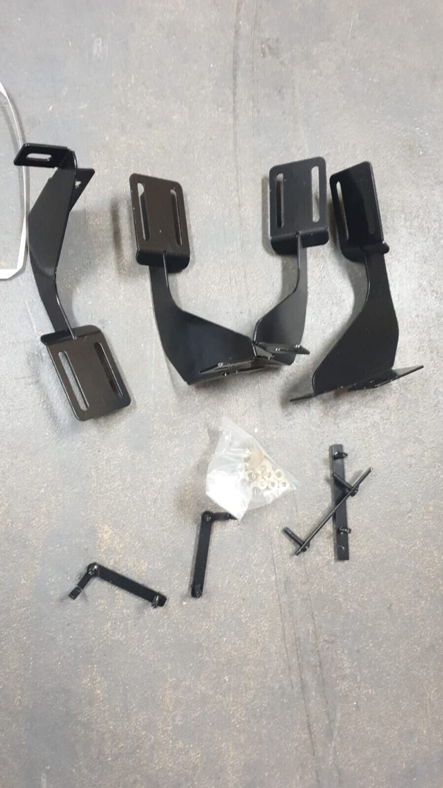 SIDE STEPS RUNNING BOARDS PAIR 100% OEM STYLE SILVER FOR VW AMAROK 2010 ONWARD